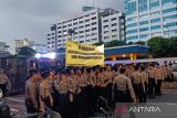 Polisi bubarkan demo hari ini di depan Gedung DPR/MPR