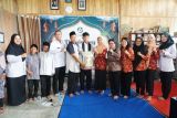 Kanwil Kemenkum dan  DWP Jateng berbagi kasih di panti asuhan