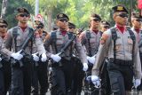 Sejumlah anggota Polri mengikuti upacara Hari Juang Polri di Jalan Darmo, Surabaya, Jawa Timur, Kamis (21/8/2025). Peringatan Hari Juang Polri 2025 digelar dengan upacara di depan Monumen Perjuangan Polri yang dipimpin Kapolri Jenderal Polisi Listyo Sigit Prabowo. ANTARA Jatim/Didik Suhartono/mas.