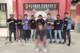 Polres Mabar menyerahkan pelaku penculik kacab bank ke Polda Metro Jaya
