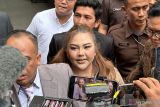 Tiba di KPK, Lisa Mariana sebut saya bakal kooperatif