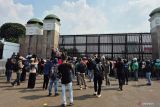 Massa kembali berdatangan ke depan Gedung DPR