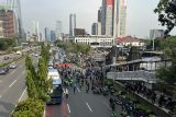 Demo mahasiswa di Polda Metro Jaya, Jalan Gatot Subroto tersendat