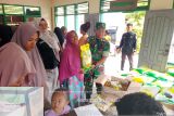 Danramil 02/Simpang Empat bersama Dinas Pangan Pasaman Barat adakan gerakan pangan murah di Tandikek Kinali