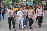 Puluhan remaja ditangkap karena menyerang kantor Polda Jateng