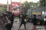 Polisi Denpasar dilarikan ke rumah sakit setelah mobil diserang massa