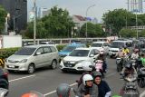 Jalan depan gerbang utama DPR sulit dilewati, motor melintas di tol dalam kota