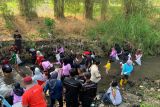 Wabup Sleman turun langsung bersihkan sungai pada Merti Kali Grojogan