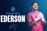Kiper Ederson Moraes hengkang dari Manchester City