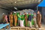 Dinas KPP Barut salurkan 1.776 karung pakan untuk pembudidaya ikan