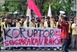 Aksi unjuk rasa di DPRD Sumbar