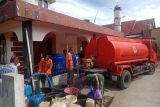 BPBD Agam distribusikan air bersih bagi warga Ampek Angkek (Video)