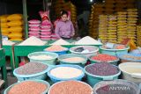 Harga beras medium turun jadi Rp13.565 per kilogram