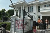 Kasat Reskrim: Ada empat tersangka penyerangan petugas saat penjarahan rumah Uya Kuya