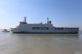 KRI Surabaya 591 berangkat membawa bantuan logistik menuju Pulau Bawean di Dermaga Semampir Baru Koarmada ll, Surabaya, Jawa Timur, Jumat (5/9/2025). Pengiriman bantuan logistik tersebut guna membantu masyarakat di Pulau Bawean yang menghadapi lonjakan harga bahan pokok akibat terganggunya distribusi logistik karena gelombang tinggi.  ANTARA Jatim/Moch Asim.