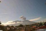 Gunung Marapi di Sumbar meletus, lontarkan abu setinggi 1.000 meter