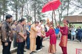 Panitia Kerja Standardisasi Desa Wisata Komisi VII DPR RI disambut tarian Sekapur Sirih saat mengunjungi Desa Wisata 