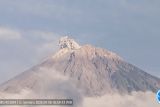Gunung Semeru tercatat 8 kali erupsi pada Senin pagi