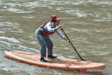 Menikmati alam sambil berolahraga stand up paddle di Yogyakarta