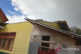 Puting Beliung di Bukik Batabuah Agam, atap sekolah alami kerusakan