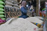 Harga beras medium turun jadi Rp13.675 per kg