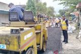 PUPR NTB memperbaiki jalan berlubang di ruas Kediri-Kuripan Lombok Barat
