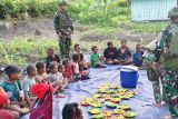 Yonif 521/DY programkan makan bergizi bagi anak pedalaman Papua