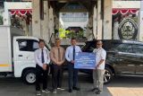 Bank Jateng serahkan dua mobil operasional ke Undip Semarang