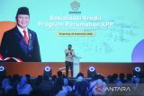 Menteri Perumahan dan Kawasan Permukiman (PKP) Maruarar Sirait menyampaikan paparan saat Sosialisasi Kredit Program Perumahan (KPP) di Tangerang, Banten, Jumat (26/9/2025). Kegiatan sosialisasi terkait cara pemanfaatan pembiayaan, ketentuan plafon pinjaman yang bisa diajukan, hingga prosedur pengajuan KPP tersebut dihadiri 1.400 pelaku usaha sektor perumahan yang bertujuan untuk menggerakan ekosistem perumahan guna menyukseskan Program 3 Juta Rumah. ANTARA FOTO/Putra M. Akbar/gp