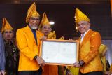Ditjen-KI Kemenkum serahkan lima sertifikat KI kepada Pemkot Palu