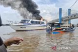 Kapal PT OKI Pulp & Paper Mills terbakar di perairan Sungai Musi