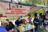 Polisi beri layanan medis bagi warga terdampak gempa di Tanggamus