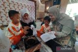 Anak TK di Kudus diajari membatik