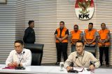 KPK tahan empat dari 21 tersangka kasus dana hibah Jatim
