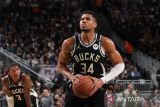 Buzzer beater Antetokounmpo bawa Bucks taklukkan Pacers