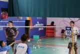 Melatih badminton hingga ke negeri China