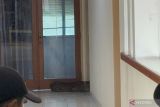 Tim gabungan evakuasi seekor macan tutul masuk ke dalam hotel