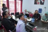 Deputi Direksi Bidang Komunikasi Organisasi BPJS Kesehatan Mohammad Iqbal Anas Maruf  bersama Asdep Komunikasi Internal Elshe Teresia dan jajaran berkunjung ke LKBN Antara Biro Maluku dalam rangka bersilaturahmi. Pada kunjungan yang diterima Kepala LKBN Antara Biro Maluku Ikhwan Wahyudi, Iqbal memaparkan sejumlah pencapaian BPJS Kesehatan dalam rangka mewujudkan layanan kesehatan yang makin berkualitas untuk seluruh masyarakat Indonesia. Antara/Alfian Sanusi/IWY