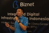 Asisten Senior Manajer West III Biznet Hansen Putra Fadjarai memaparkan perjalanan 25 tahun layanan Biznet di Indonesia, khususnya pengembangan jaringan di Kalimantan Barat, dalam konferensi pers di Pontianak, Kalimantan Barat, Jumat (9/10/2025). Hansen Putra Fadjarai menyebut Biznet saat ini memiliki sekitar 4.000 pelanggan aktif di Kalimantan Barat dan menargetkan 7.500 pelanggan hingga akhir 2025 melalui ekspansi jaringan dan peningkatan layanan yang menjangkau hingga daerah perbatasan Indonesia dan Malaysia. ANTARA KALBAR/Jessica Wuysang