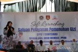Sekretaris Deputi Bidang Sistem dan Tata Kelola Badan Gizi Nasional (BGN) Ermia Sofiyessi menyampaikan sambutan saat Soft Launching Satuan Pelayanan Pemenuhan Gizi (SPPG) 1 Terintegrasi di wilayah Kelurahan Mekarwangi, Kecamatan Tanah Sareal, Kota Bogor, Jawa Barat, Minggu (12/10/2025). Dapur SPPG yang dikelola Yayasan Jabal Quran Indonesia dan PPUMI tersebut akan melayani 4000 penerima manfaat program Makan Bergizi Gratis (MBG) dan rencananya telah disiapkan sebanyak tujuh dapur SPPG yang lainnya dengan kapasitas produksi mencapai 28 ribu penerima manfaat program MBG untuk disebarkan ke seluruh siswa yang ada wilayah di Kecamatan Tanah Sareal, Kota Bogor. ANTARA Megapolitan/Arif Firmansyah.