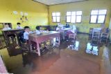 Banjir rob rendam sekolah di Kotim, buaya ancam keselamatan murid