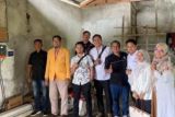 UNP bantu pembangunan solar cell untuk Rumah Produksi Pinang Iris di Solok