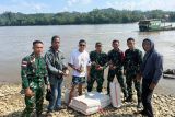 Satgas Pamtas RI--Malaysia Gagalkan Penyelundupan 300 Botol Miras