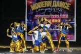 Kompetisi tari modern di Palangka Raya