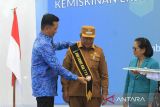 Kemendukbangga menobatkan gelar Ayah Genre kepada Bupati TTS