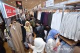 Warga serbu toko Uniqlo pertama di Padang