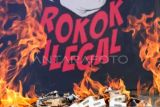 Bea Cukai Makassar jaring 156.200 batang rokok ilegal jalur ekspedisi