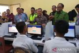 Wamendikdasmen tinjau pelaksanaan TKA pada dua sekolah di Kota Makassar