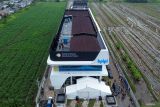 Foto udara gedung Balai Pemberdayaan Industri Persepatuan Indonesia (BPIPI) di Sidoarjo, Jawa Timur, Selasa (4/11/2025). Kementerian Perindustrian membangun Gedung BPIPI untuk memberikan manfaat optimal dengan menciptakan lingkungan kerja yang sehat, workshop yang nyaman sehingga dapat mendukung inovasi layanan publik dan meningkatkan kreativitas dalam pengembangan produk IKM alas kaki yang mengalami peningkatan signifikan dalam beberapa tahun terakhir yang turut menyumbang perekonomian nasional. Antara Jatim/Umarul Faruq