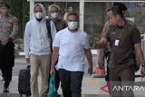 Gubernur Riau Abdul Wahid tiba di Gedung KPK